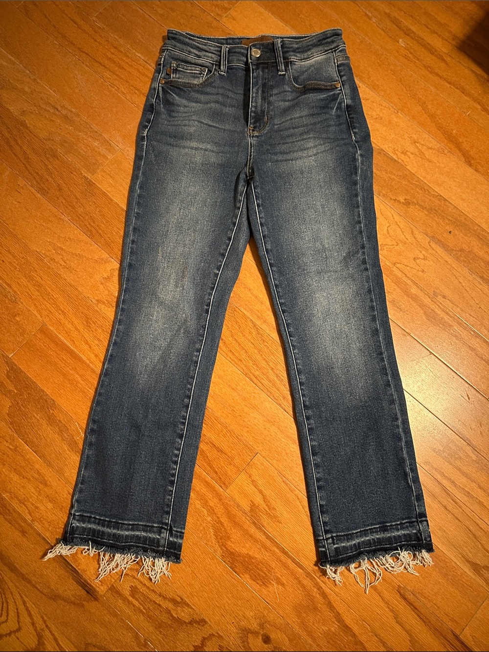 Judy Blue Medium Wash High-Rise Cropped Jeans with Frayed Hem